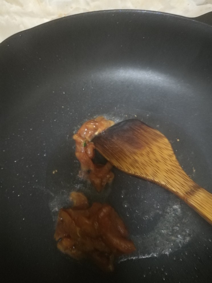 黄瓜肉片,放入肉片煸炒