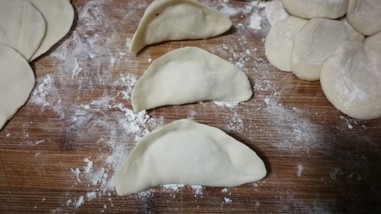 虾皮胡萝卜白菜饺子,包成饺子