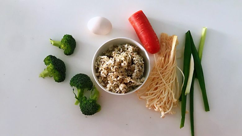 藜麦蔬菜炒饭，抢着吃,准备好所有食材。