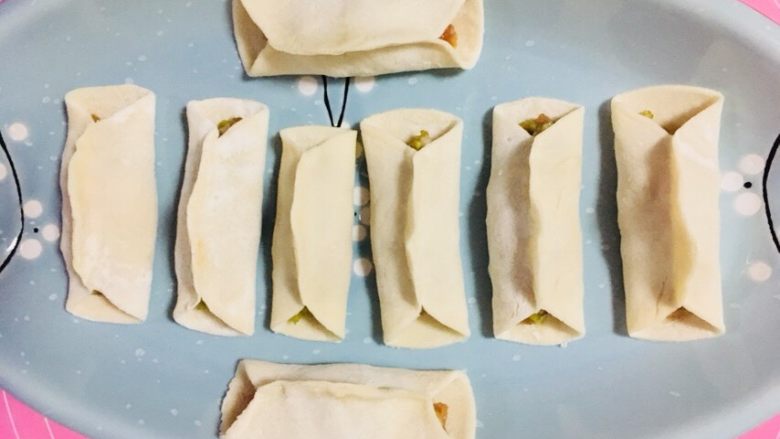 锅帖,用同样的方法包好下面的几个