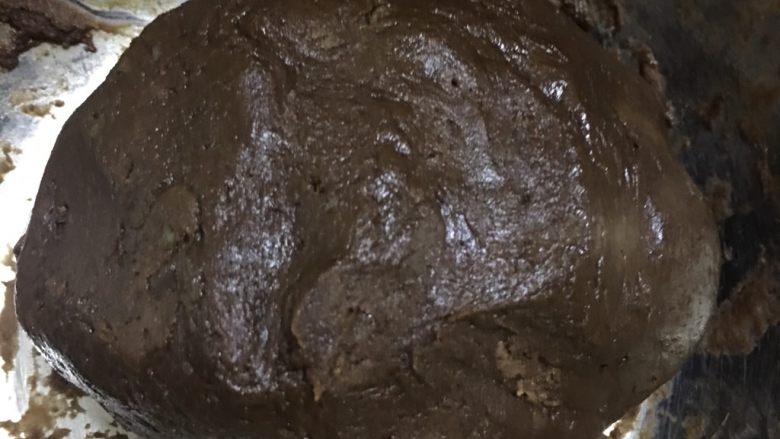 巧克力软曲奇🍪(趣多多),9️⃣ 用手揉成块状或者长条状,放入冰箱中冷藏1-12小时。