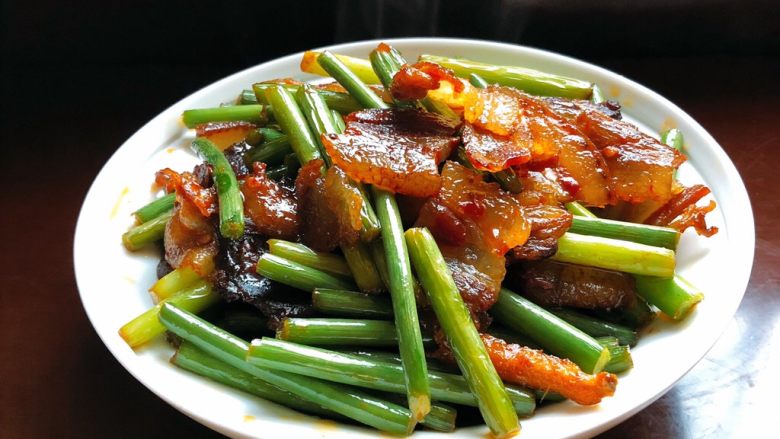 蒜苗炒腊肉,香喷喷的蒜苗炒腊肉就做好啦!