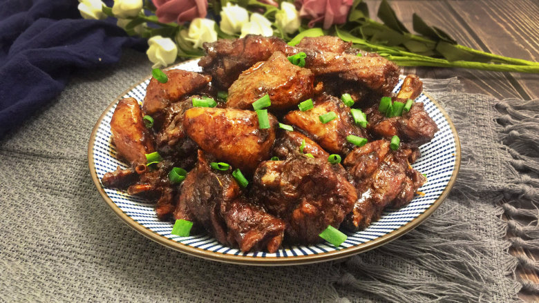 土豆啤酒鸭,大火收汁,调味完成撒点葱花就完成啦