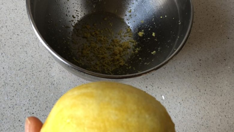 柠檬味小蛋糕,白色部分很苦的不要