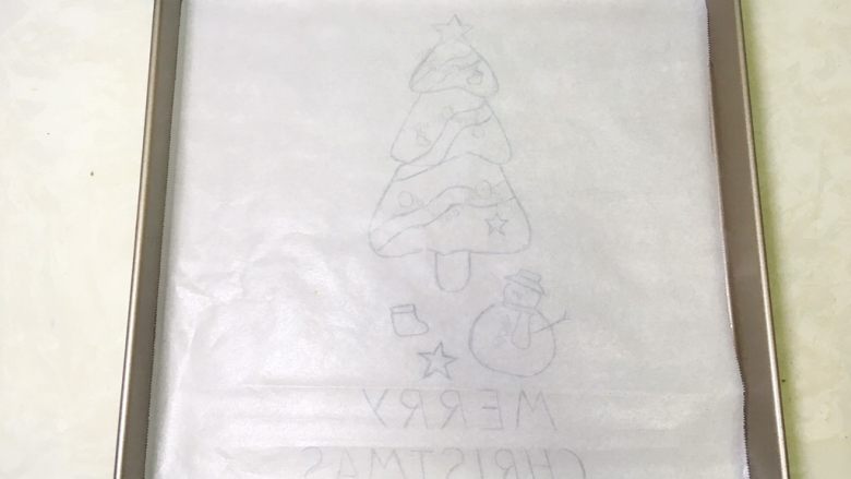 圣诞树蛋糕卷,百度一张自己喜欢的圣诞树图案,之后画在油纸上,画画的一面朝下铺在烤盘内