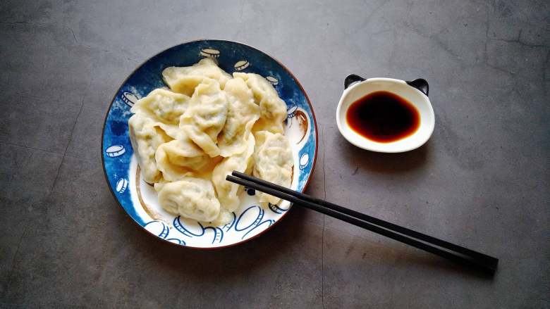 韭菜虾仁水饺,饺子就做好啦，我喜欢蘸醋吃你们呢？