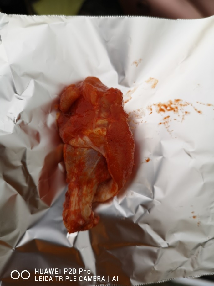野外炭烧鸡腿,玉米!,锡纸包住,不要透气!谨记