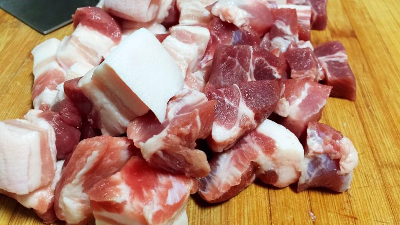 红烧肉,五花肉切块