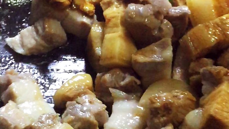 红烧肉,翻炒均匀