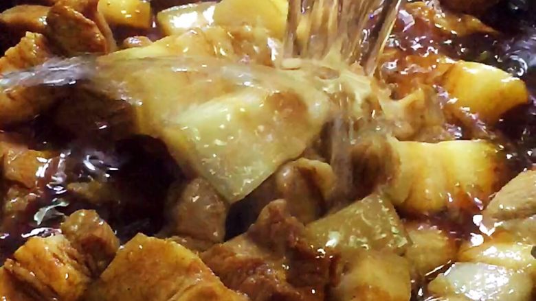 红烧肉,添水没过肉块