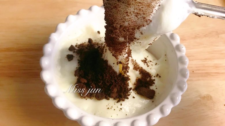 好吃的鲜奶麻薯,撒上奥利奥碎,或者黄豆粉都很好吃,快去试试吧……