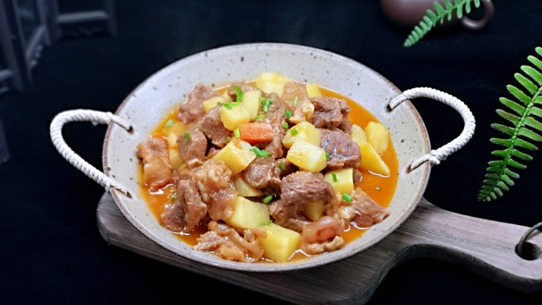 酸汤土豆烩牛肉