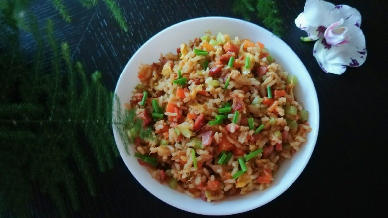 新文美食 蔬菜火腿蛋炒饭,成品图