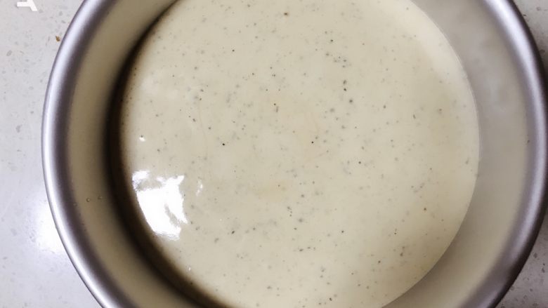 纯享红茶奶油蛋糕,面糊入模具,上下火150度40-45分钟