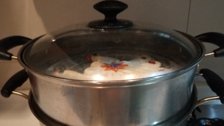 新文美食 双凤凰花馍,大火烧开整15分钟即可关火。