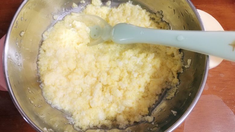 橙子蒸蛋,把碗里的水加入蛋羹中 味道更浓郁哦