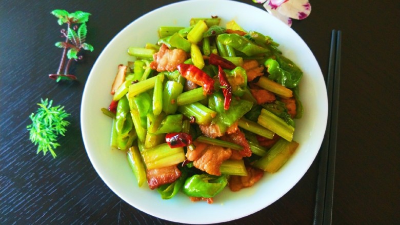 新文美食 麻辣椒香爆炒西芹,成品图