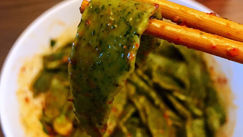 菠菜驴蹄子面,看起来是不是很有食欲呢!?