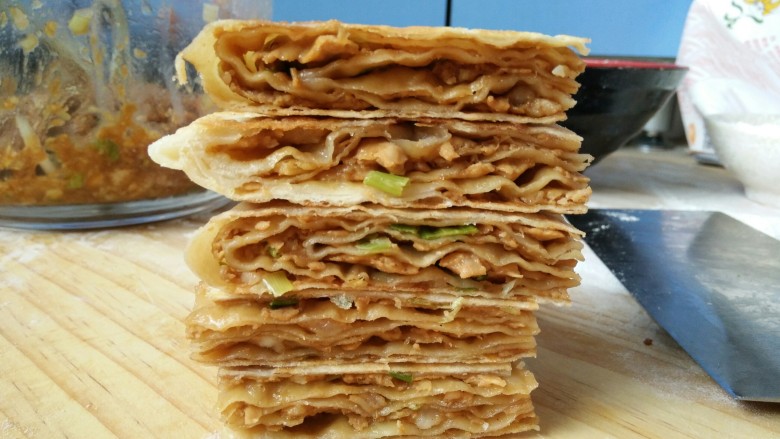 千层肉饼,来切开一个,想吃么~快动手做起来吧~
我是敏茹意~关注我