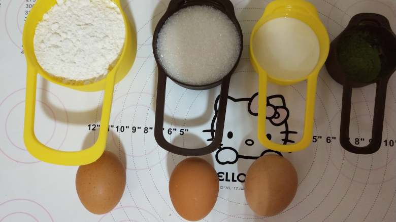 抹茶荔枝慕斯蛋糕,【抹茶蛋糕体】:
首先准备各种蛋糕体材料!