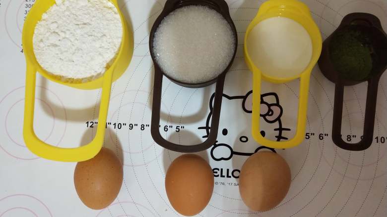 抹茶荔枝慕斯蛋糕,【抹茶蛋糕体】：
首先准备各种蛋糕体材料！
