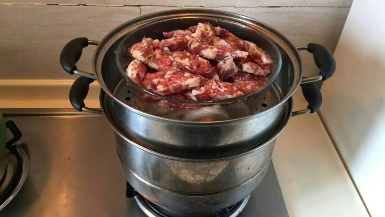 自制腊肠炖萝卜,上蒸锅45分钟,前10分钟大火35分钟小火