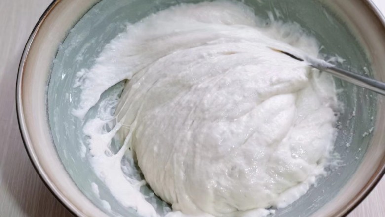 可可酸奶吐司面包,发至有很多泡泡的状态即为发酵完成!