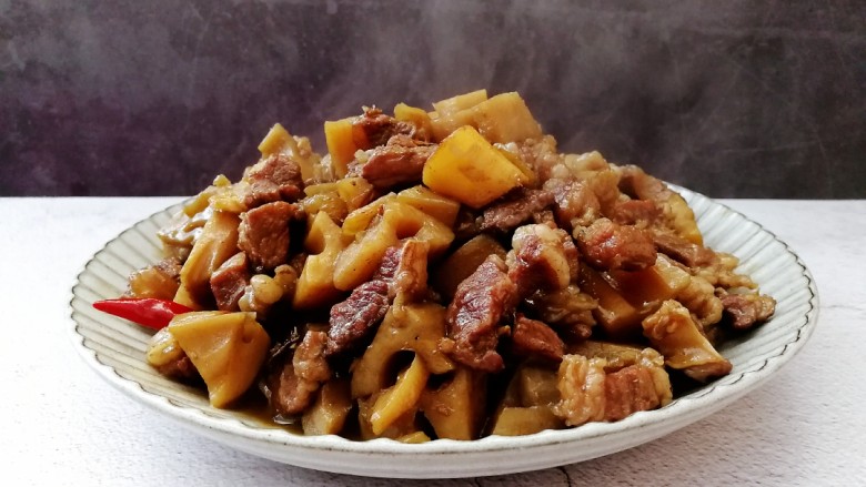 红烧牛肉莲藕,成品图