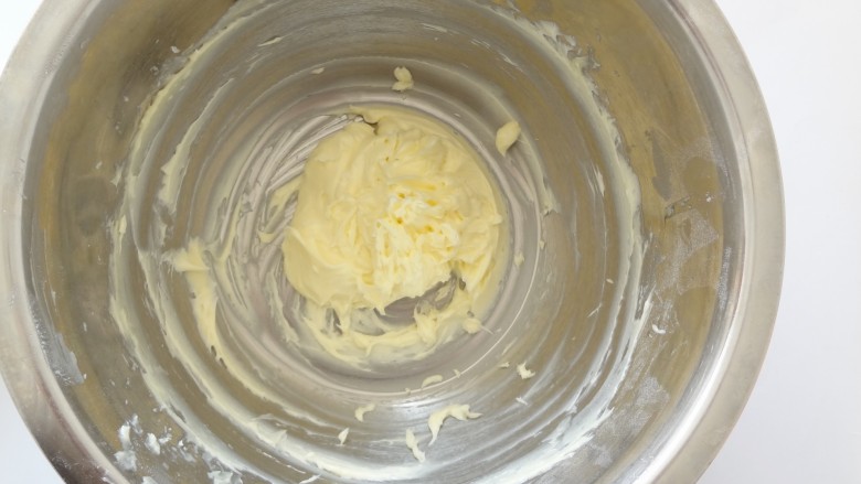 玛格丽特饼干,用蛋抽打发到体积变大蓬松就可以了