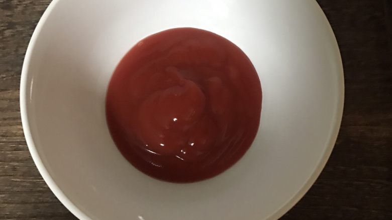 糖醋丸子,调酱汁:<a style='color:red;display:inline-block;' href='/shicai/ 699'>番茄酱</a>50克