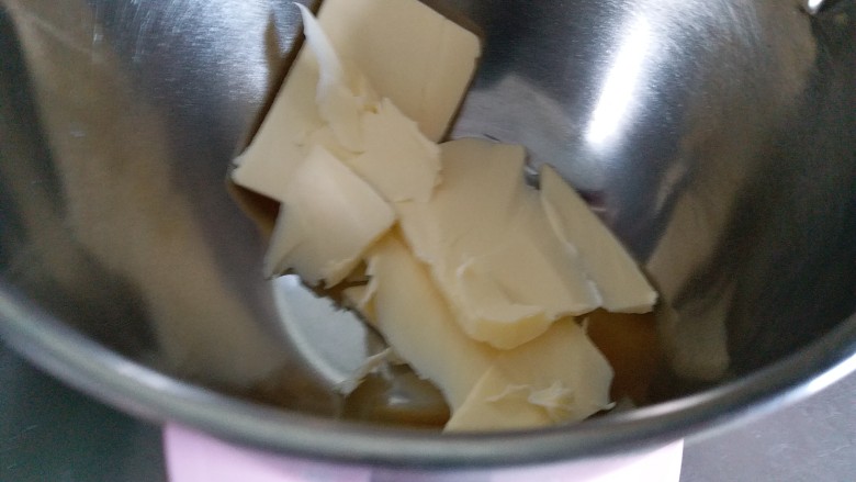 港式菠萝包,再做酥皮,黄油软化到位