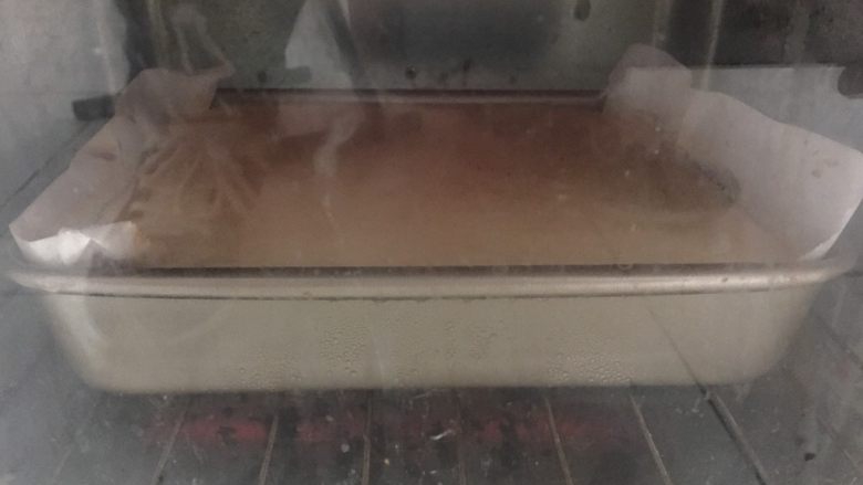 黄金糕,烤箱中层180度30分钟,容易上色可以加盖锡纸