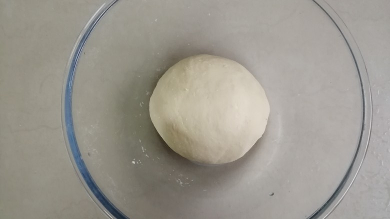 玉米碗蒸,酵母水倒入,揉成光滑的面团,在温暖处发酵两倍大