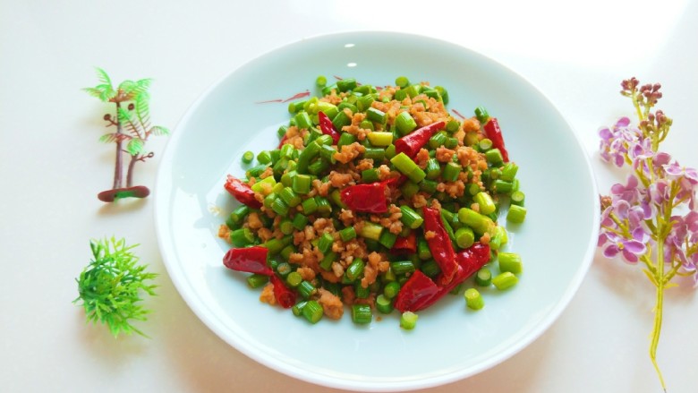 新文美食 肉末炒蒜苔,成品图