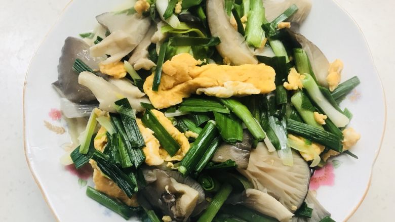 平菇炒蛋,出锅,馋死我了😋