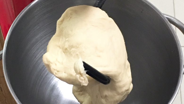 快速早餐吐司片-鸡蛋味,面粉已经结团,面团光滑。