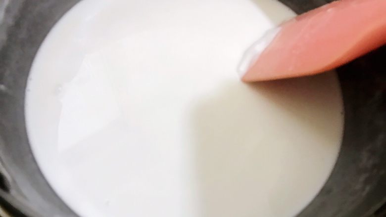 广式小吃——香甜Q弹伦教糕,马上离火,继续搅拌2到3分钟
有结块的可以压散搅开