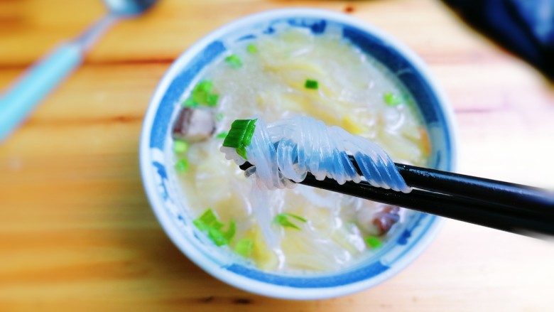 香菇白菜粉丝汤,还又鲜