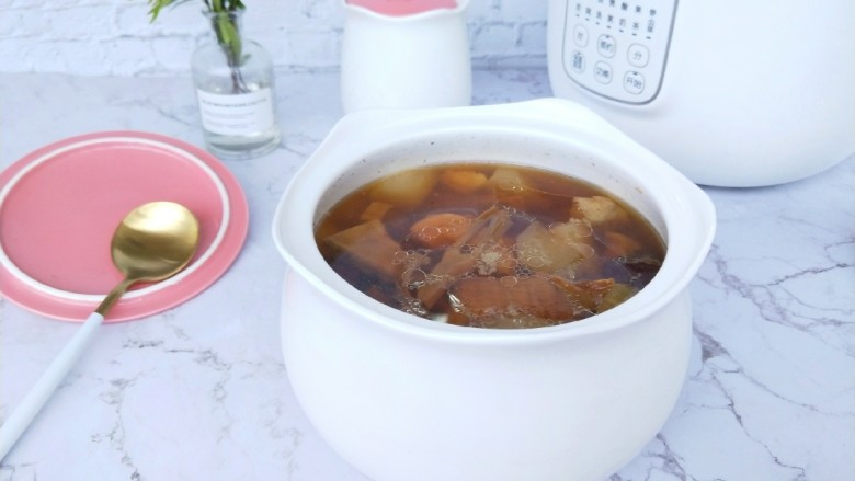 干笋萝卜排骨汤,成品图
