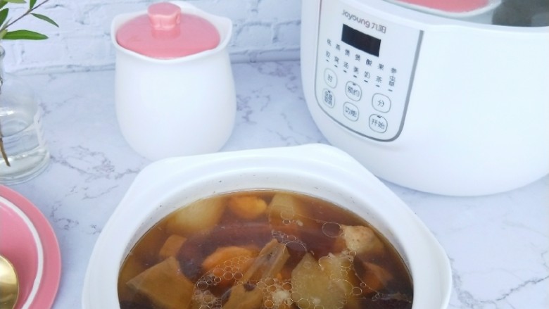 干笋萝卜排骨汤,成品图