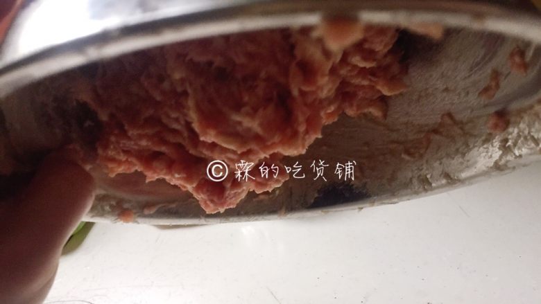 芝士烤肉丸,上劲的标准,把盆翻过来,里面的肉糜不会马上掉下来