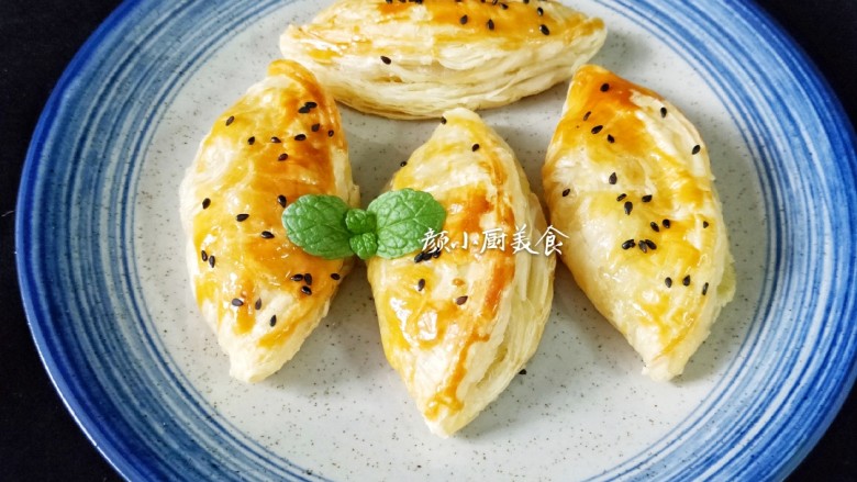 芒果酥,香酥可口,一口咬下去外皮酥脆,里面有芒果的香甜,特别好吃。