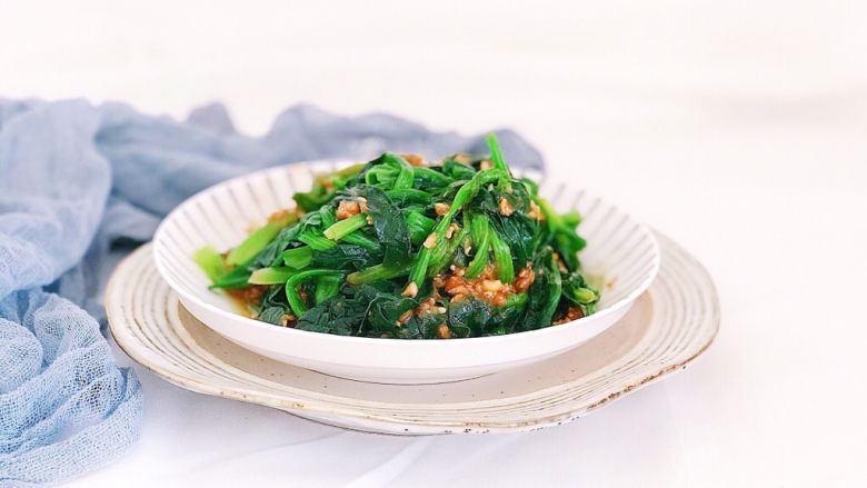 大力水手的最爱-炝拌菠菜,吃的时候搅拌均匀就完成啦✅