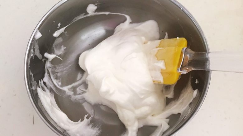 宝宝健康食谱 原味蛋白糖,用翻拌手法调制无干粉即可