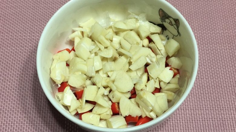 茄子炒豆角,切碎,切的稍微大一些