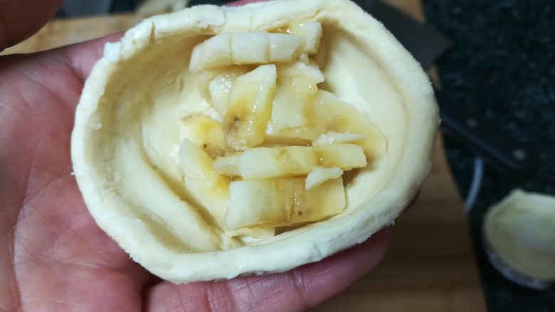 老少皆宜,好吃还不上火的香蕉酥,准备封口,就像做水饺一样收口