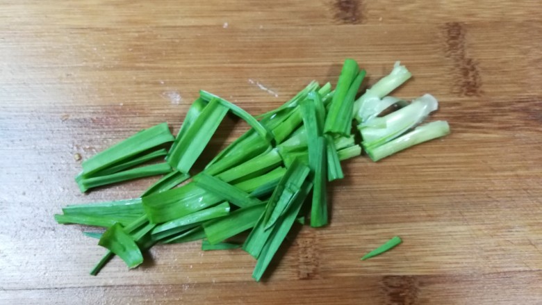 黄金如意菜,青蒜洗净切成段