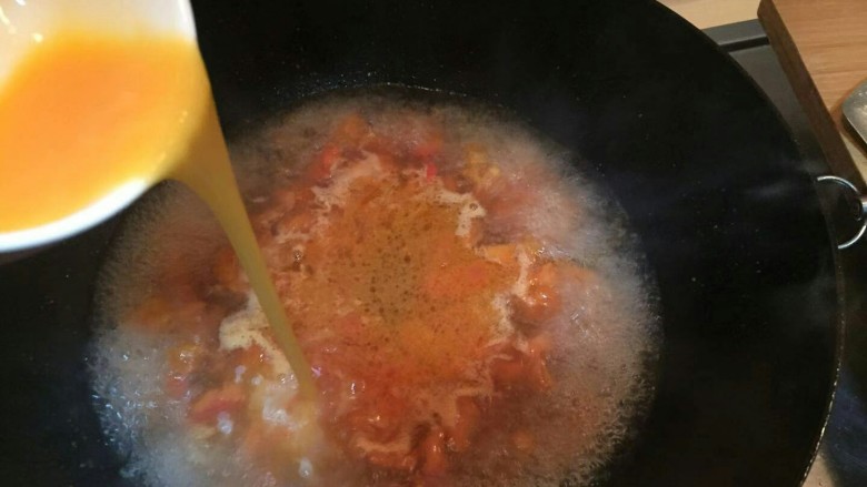 西红柿蛋花汤(一个🍅一个鸡蛋),蛋液浇下去的时候就把火关掉。