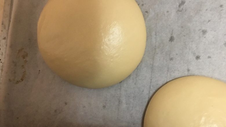 奶酪包,放入烤箱底下坐热水发酵约1小时至2倍大,放入烤箱170度30分钟,上色深盖锡纸
