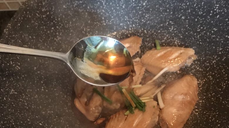 红烧鸡翅,加一勺黄酒